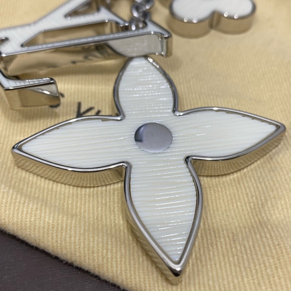 Authentic Louis Vuitton Fleur de Monogram Epi Ivory Bag Charm - Picture 2 of 6